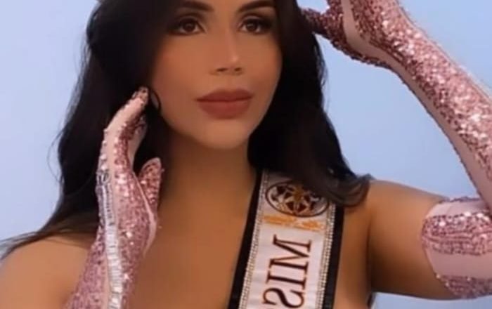 ¡Le entregan la corona! Estefanía Flores es reinvindicada como Reina Mundial del Turismo