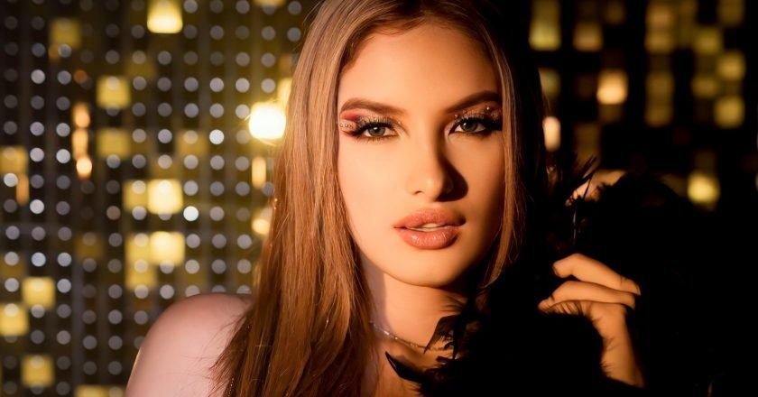 Dome Caicedo saca al ruedo «Casualidad» con un impresionante videoclip junto al reconocido productor Panameño At Fat «La marca más grande»