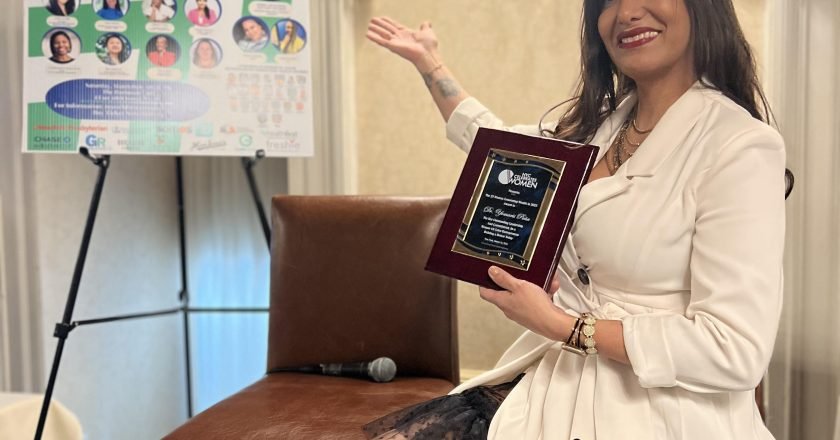 <strong>La venezolana Karim Lameda recibió reconocimiento por su firma de traje de baño Kalú Swimwear en New York</strong>