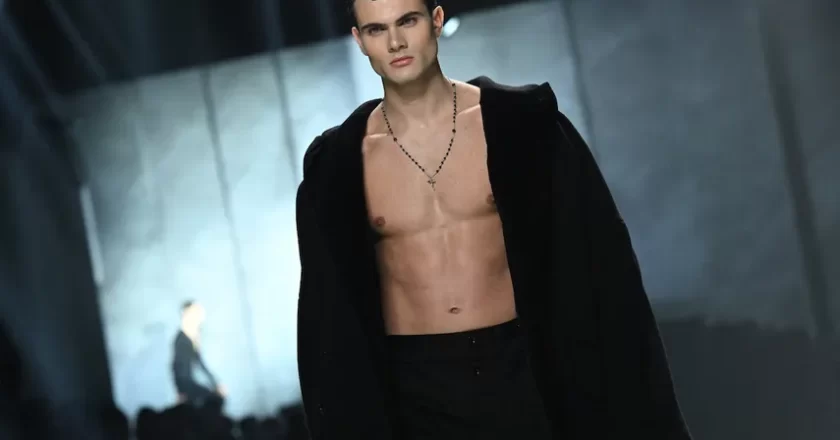 La elegancia sensual del hombre en la Semana de la Moda de Milán es la inspiración de Dolce & Gabbana