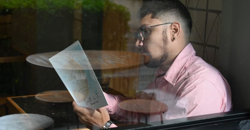 Douglas Valle, un joven venezolano que dio un «Salto de Fe» con su primer poemario