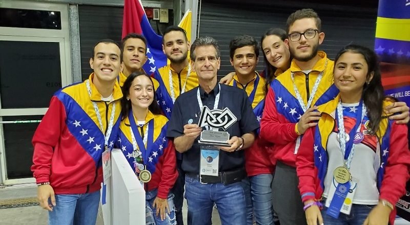 Equipo Zuliano regresa a Venezuela tras ganar oro en el Campeonato Mundial First Global Challenge de Robótica