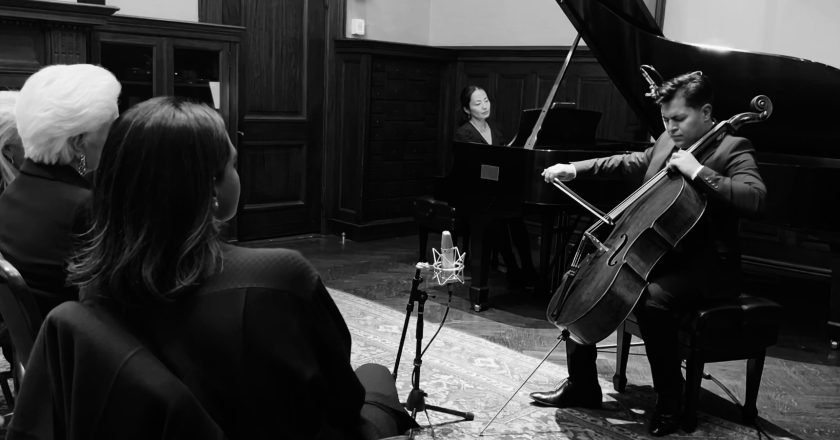 Se estrenó en nueva york ‘carolina’ obra musical dedicada a carolina herrera por el violonchelista gregorio nieto