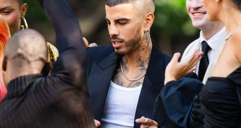 Rauw Alejandro se une a la moda con Carolina Herrera