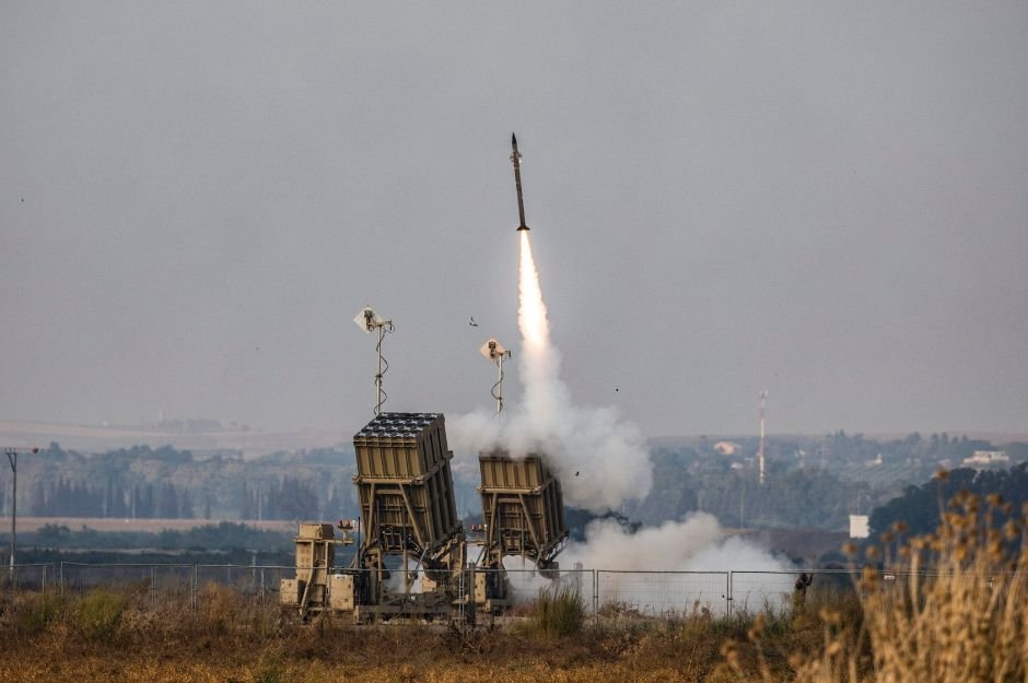 06 August 2022, Israel, Sderot: The Iron Dome anti-missile system fires an interceptor missile as rockets are launched from Gaza towards Israel. Photo: Ilia Yefimovich/dpa
