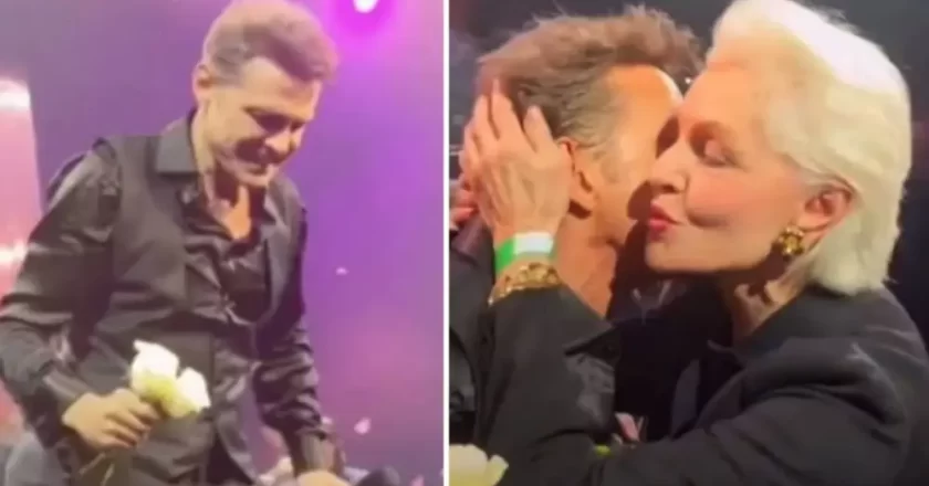 Carolina Herrera recibe flores de Luis Miguel en New York