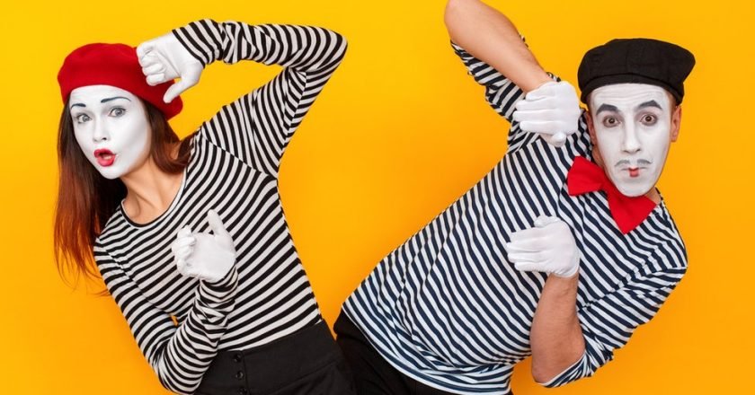 “Descifrando el lenguaje corporal”: Cómo interpretar los gestos que revelan a las personas