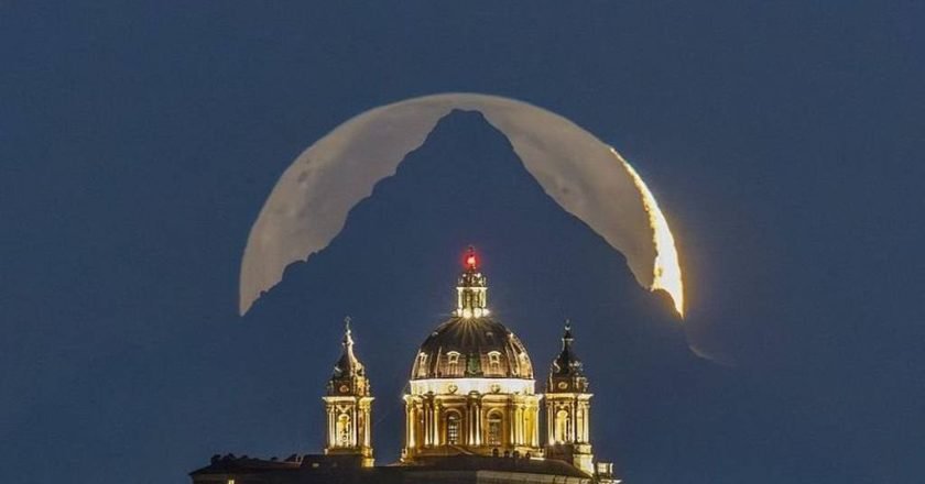  Fotógrafo italiano captura a la Luna en Montañas de Turín