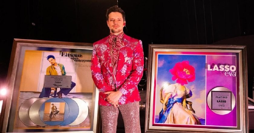 Lasso recibe premios por Universal Music México