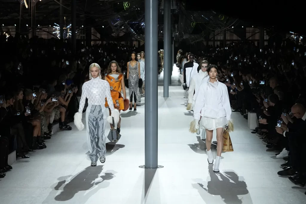 Semana de la Moda de París: Nicolas Ghesquière  presenta un viaje retrospectivo tras una década en Louis Vuitton
