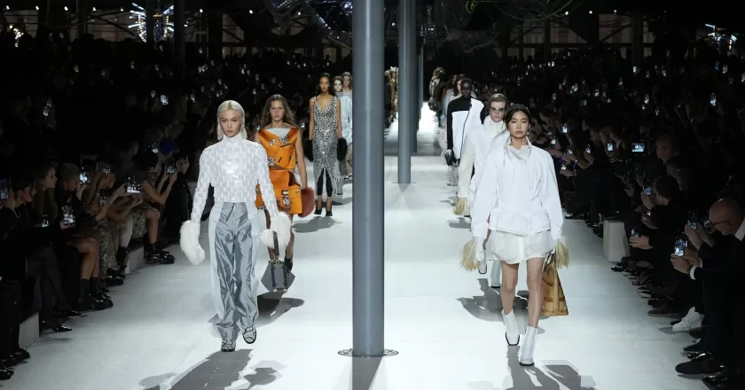 Semana de la Moda de París: Nicolas Ghesquière  presenta un viaje retrospectivo tras una década en Louis Vuitton