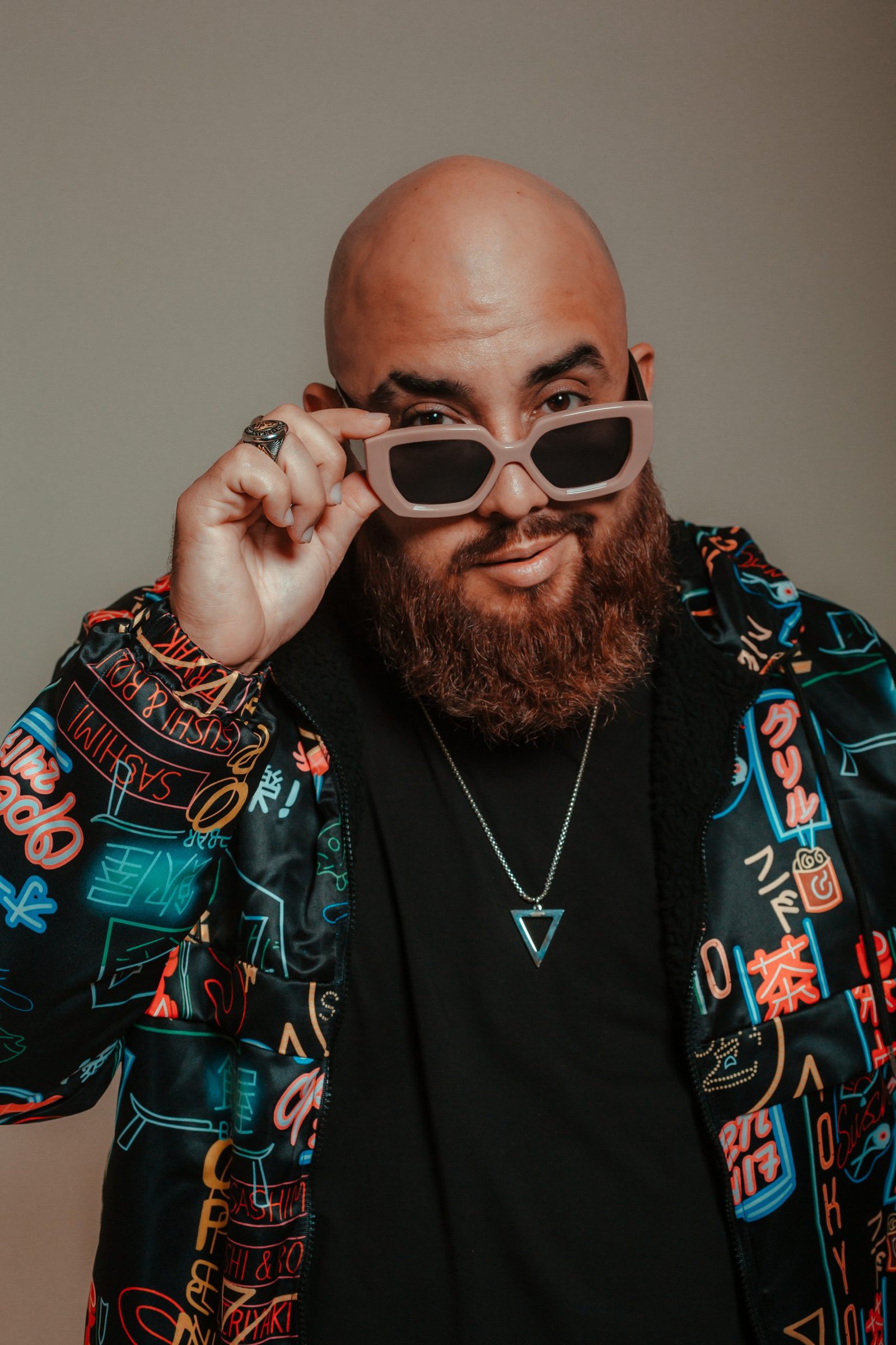  DEEJAY JOE PREMIA A LOS GRADUANDOS DE VENEZUELA