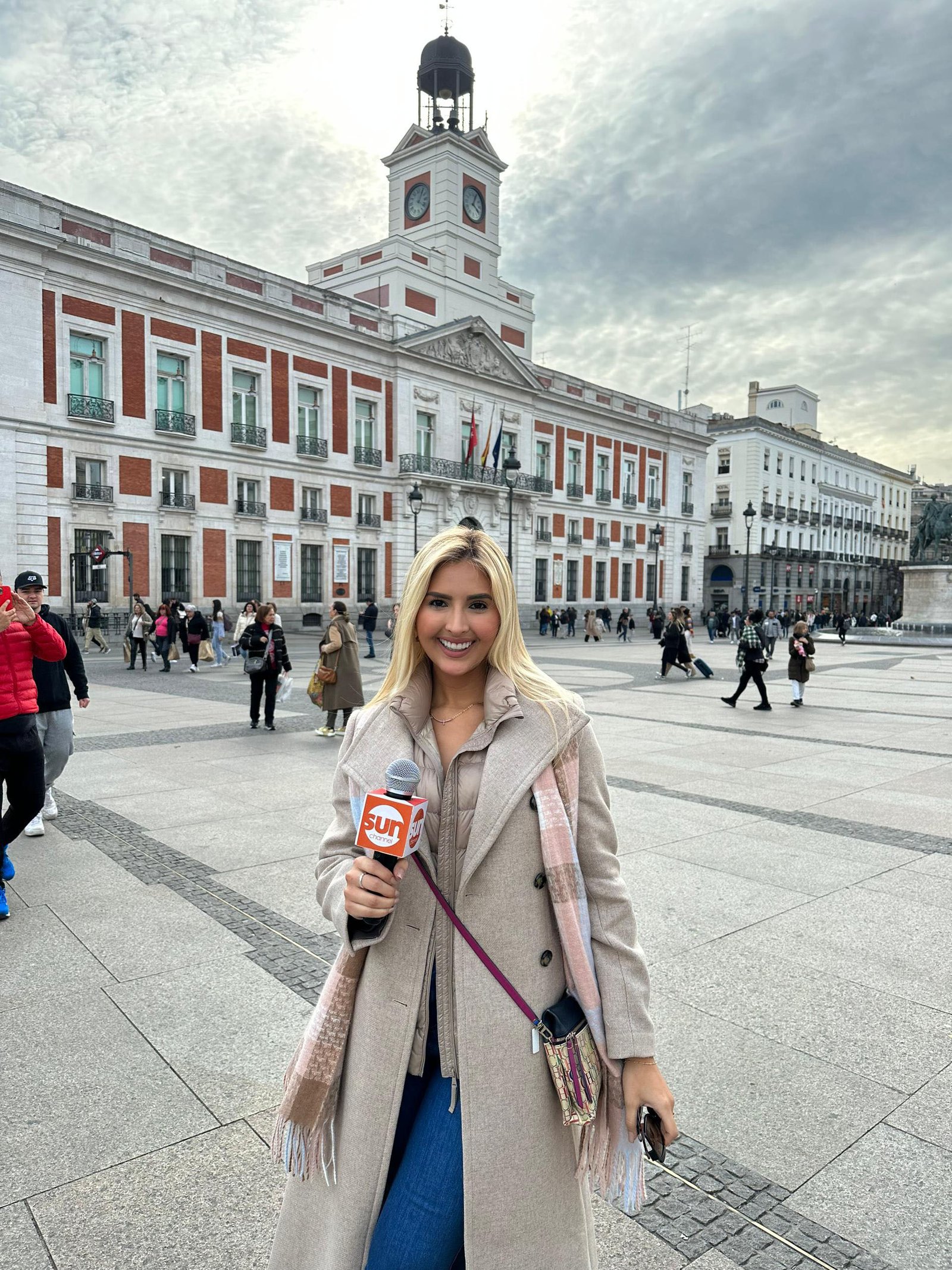 Victoria Abuhazi llega a Sun Channel para protagonizar «Por el mundo»