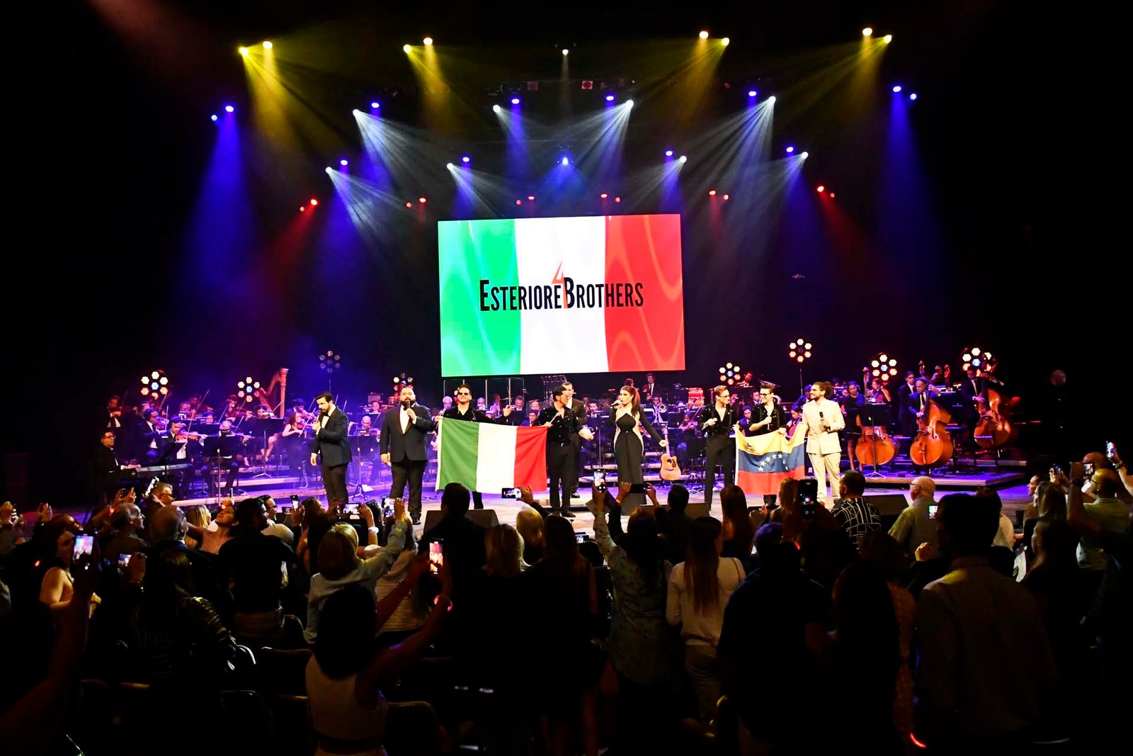 El público venezolano se rindió al frenesí musical de los Esteriore Brothers