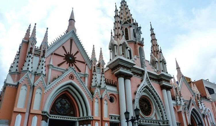 La Basílica Menor de Santa Capilla: Historia y Arquitectura de un Tesoro Caraqueño
