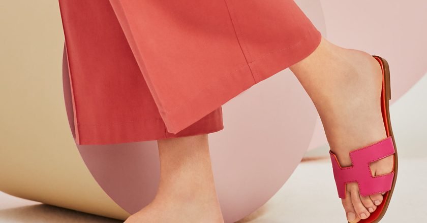Las sandalias Oran de Hermès, un básico absoluto en el armario de las celebrities