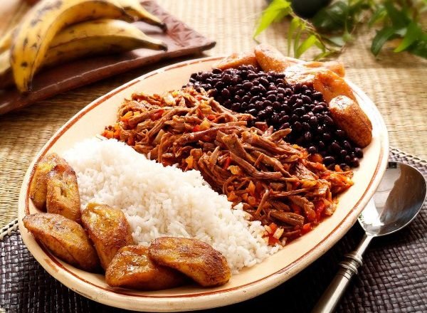Pabellón Criollo: El Sabor y la Historia que Enlazan a Venezuela