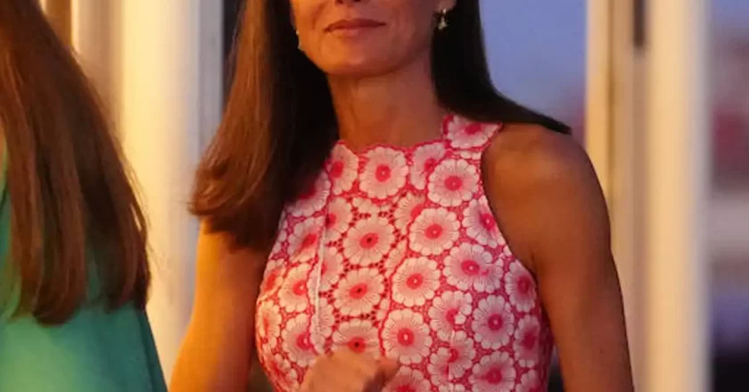 Reina  Letizia: Elegancia y Comodidad con Sandalias Planas en su Última Aparición