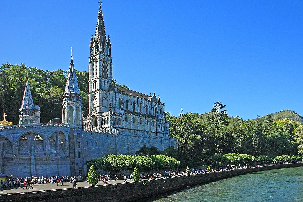 La Iglesia de la Inmaculada Concepción de Saint-Omer: Un símbolo herido de historia y resiliencia