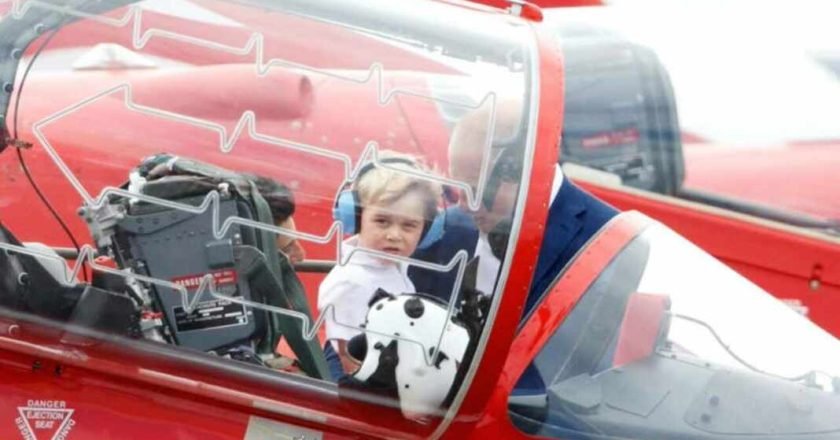 El príncipe George da sus primeros pasos como piloto a los 11 años