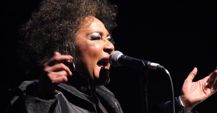 Trina Medina lanza su página web oficial