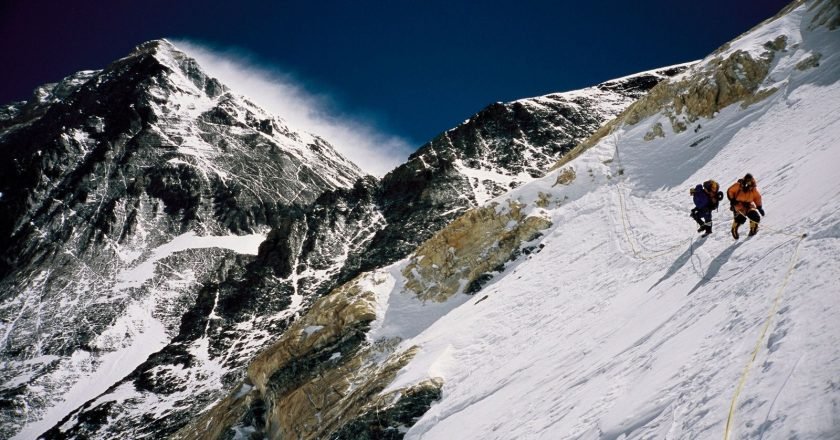 El Everest en ascenso: un estudio revela las razones detrás de su crecimiento continuo