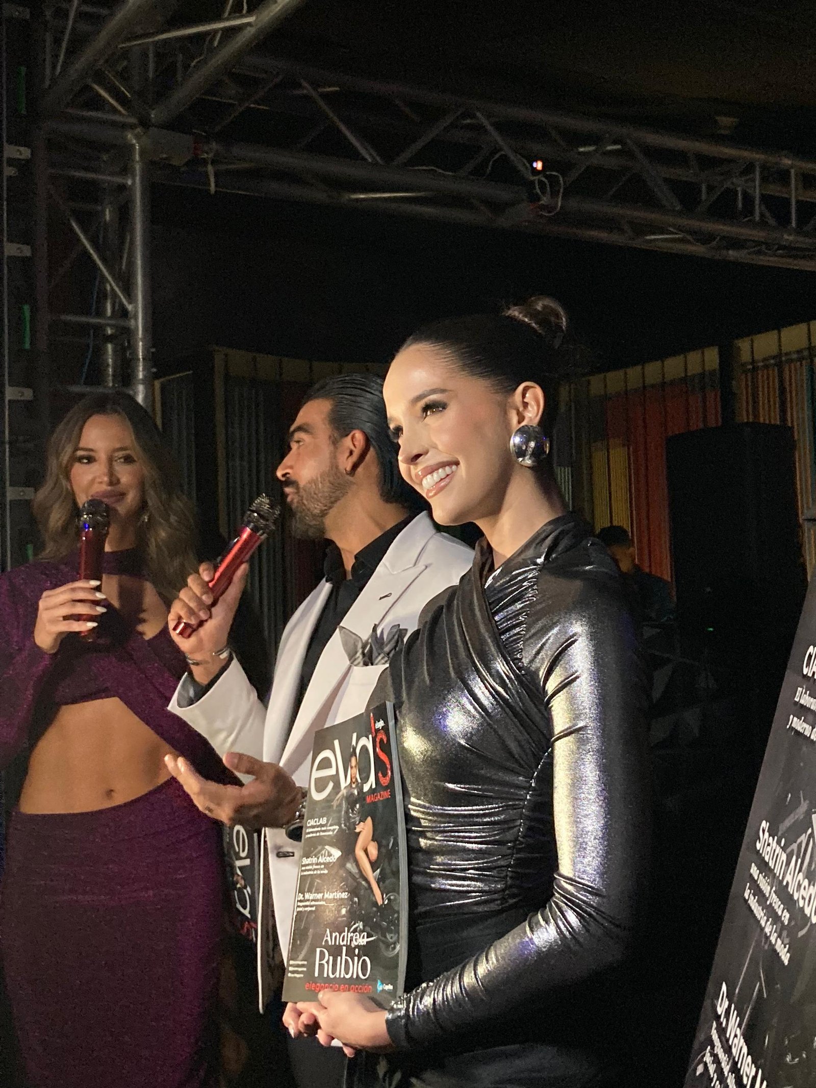 La elegancia de Andrea Rubio estuvo presente en la portada de Eva’s Magazine