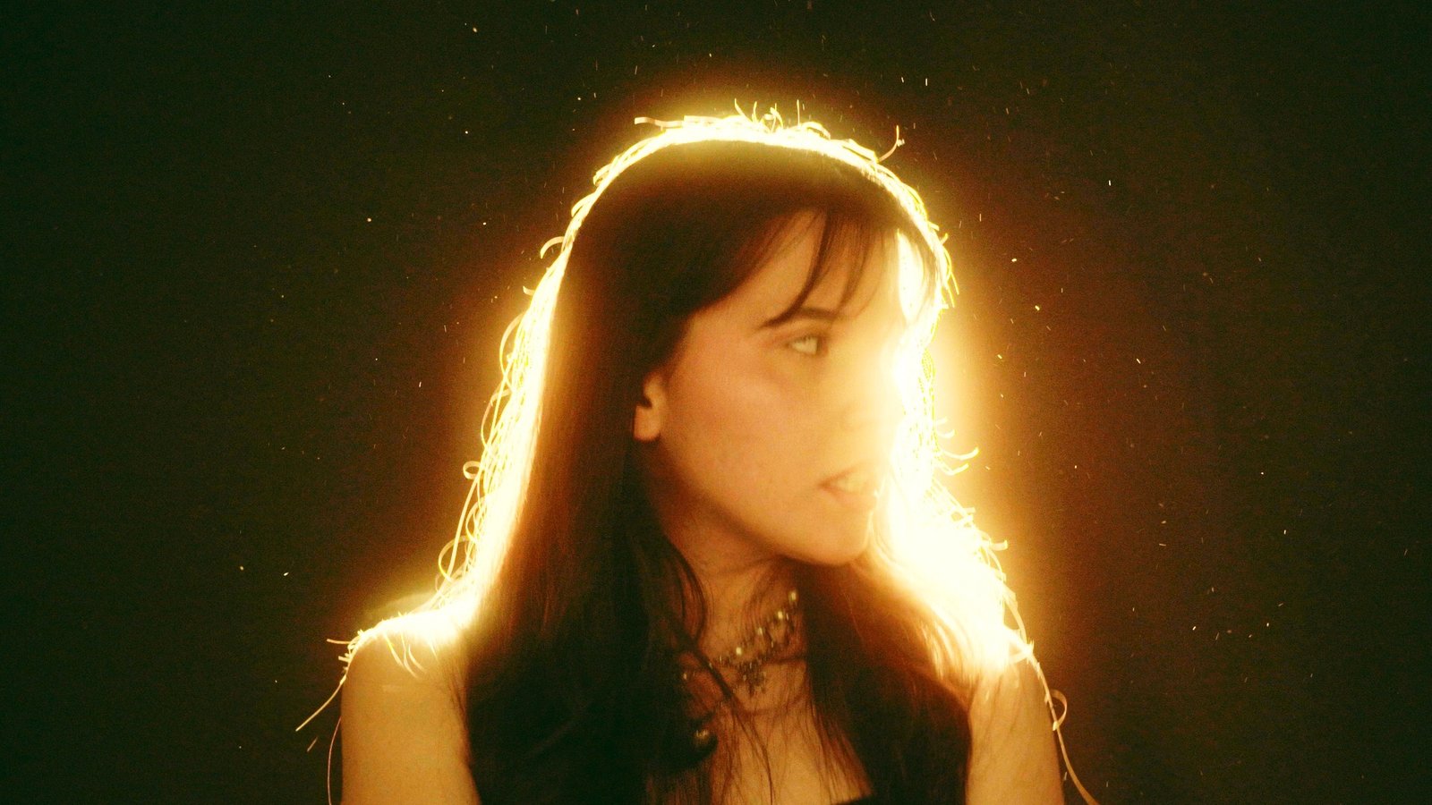 La cantante argentina Daluppe presenta «Siempre Me Pasa», una obra cargada de emociones y ritmos envolventes