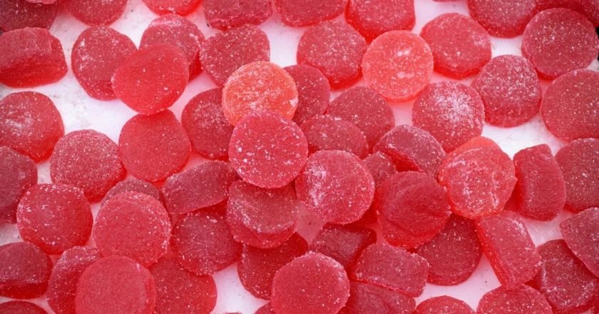 El colorante rojo número 3: ¿Por qué es considerado un riesgo para la salud?
