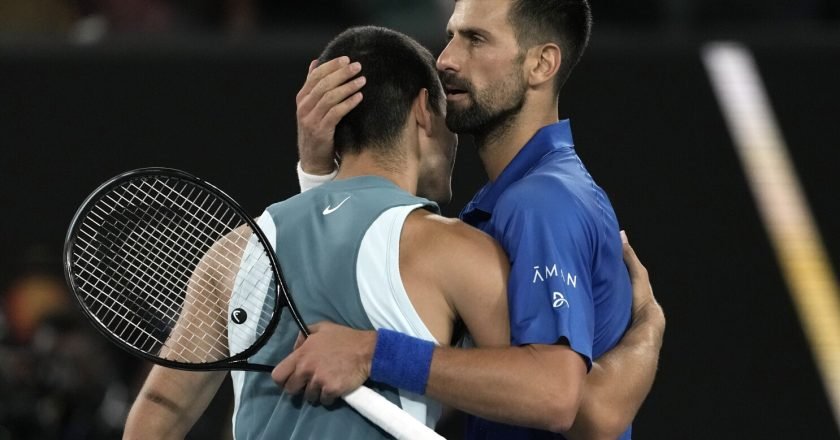 Novak Djokovic avanza a semifinales tras vencer a Carlos Alcaraz