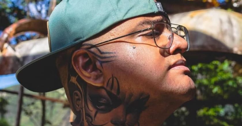 Conoce a Richard Lopez, la cara del tatuaje de puntillismo y geometría de Venezuela