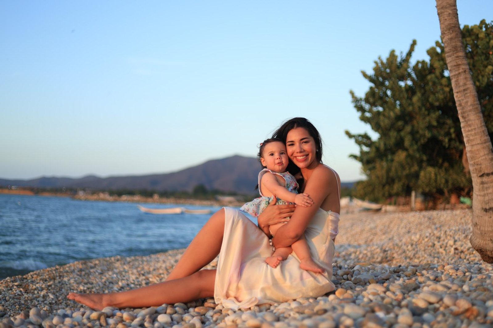 “Ser mamá es el trabajo más difícil del mundo”: Thalía Olvino comparte sus reflexiones en su primer Día de la Madre