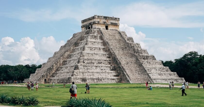 Mayas y Aztecas: Dos imperios diferentes