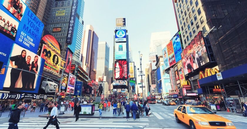 Un recorrido por Times Square: Más allá de los rascacielos