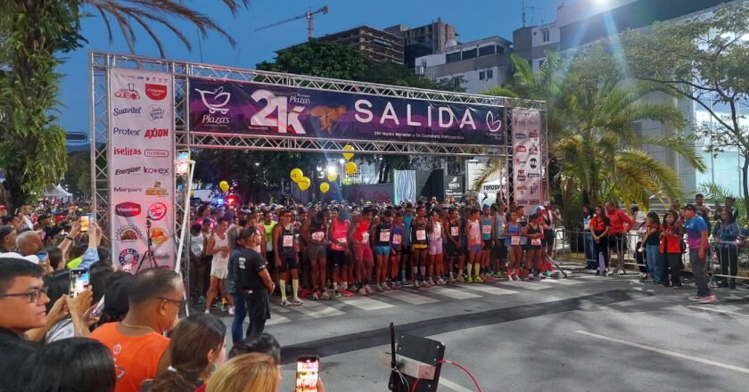 1500 atletas cruzaron la meta por una noble causa en la Carrera del Plaza’s