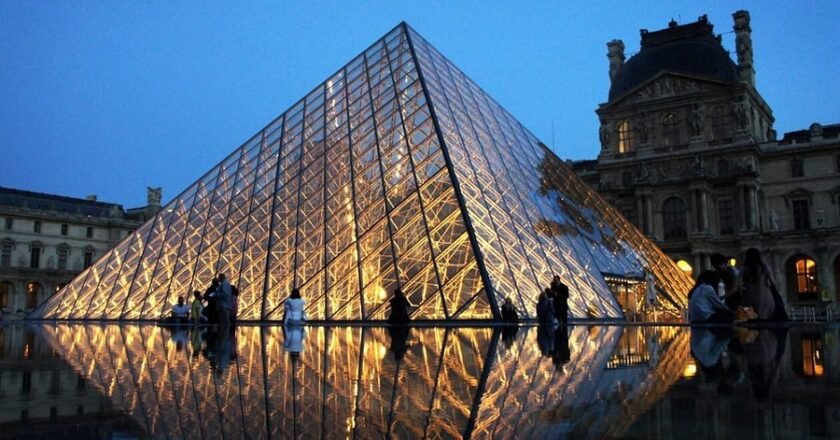 Desde diademas hasta broches: Conoce las 9 reliquias que fueron robadas en el Louvre