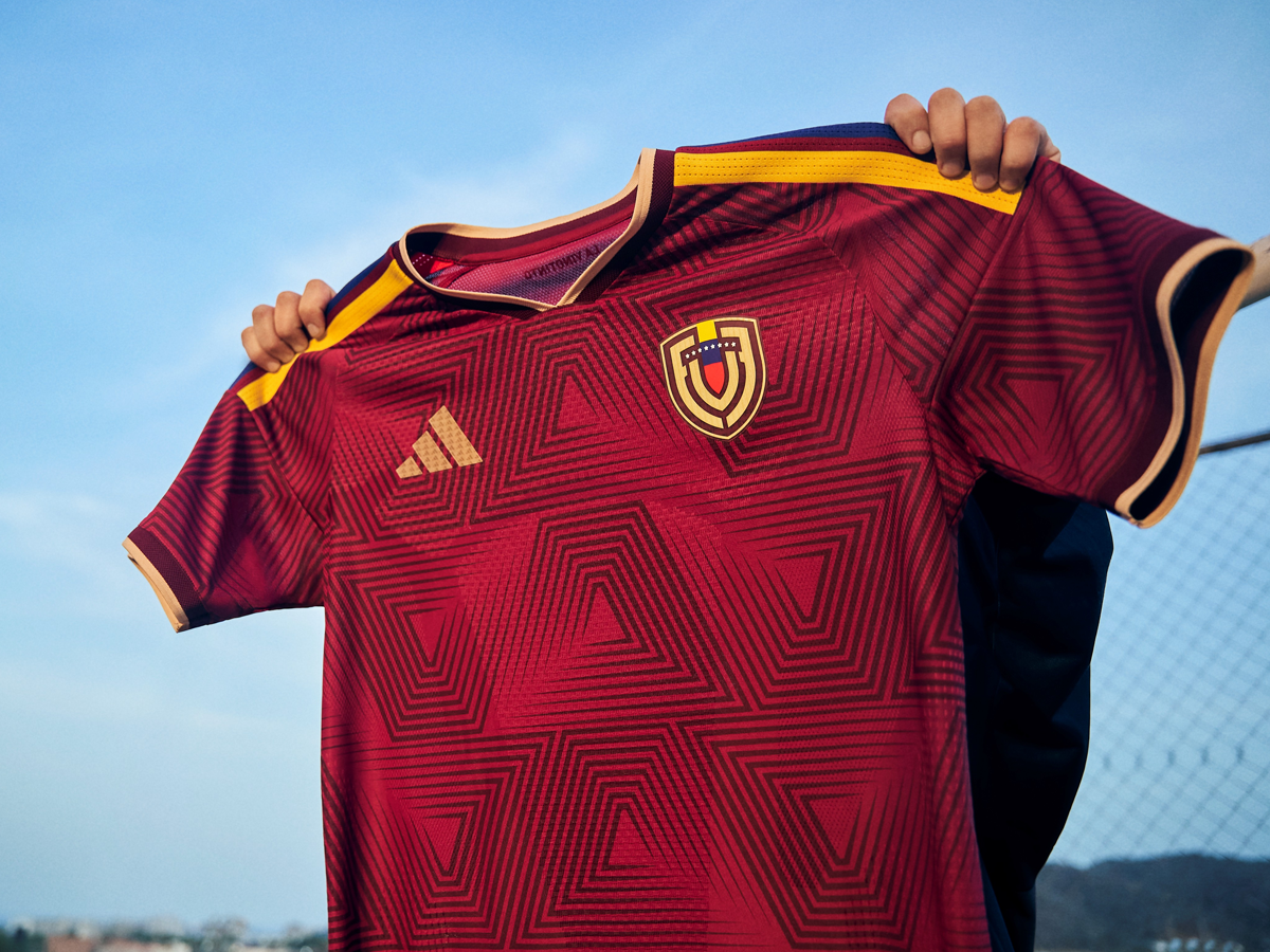 La FVF presentó la nueva camiseta de la Vinotinto 