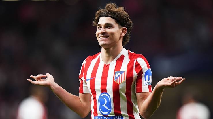 Julián Álvarez permanece en el Atlético de Madrid con la mirada puesta en la Champions League